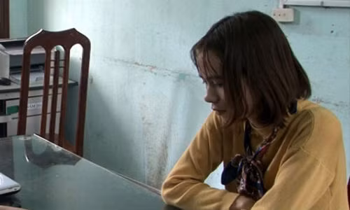 Bi co gai quen qua mang lua lay xe SH de nhu tro ban tay