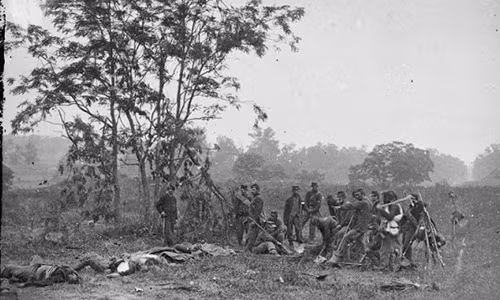 Trong số này có khoảng 4.000 người lính tử trận.