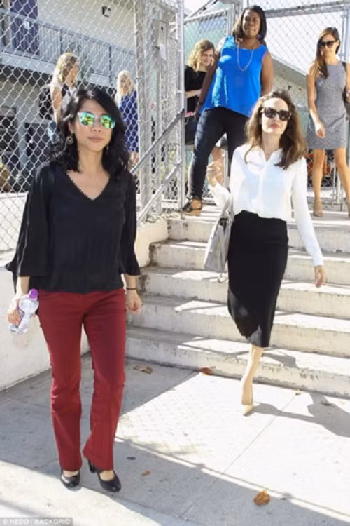 Bộ phim mới nhất của ngôi sao 42 tuổi là "The Breadwinner", dựa trên tiểu thuyết cùng tên của nhà văn Deborah Ellis, kể về câu chuyện của một cô gái trẻ tên là Parvana. Cô sống dưới chế độ Taliban ở Afganistan, nơi phụ nữ không được đi học và đi làm.