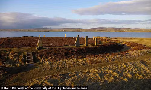 Các nhà nghiên cứu đã phân tích các vòng tròn đá trên đảo Orkney và đi đến kết luận những người sống vào thời kỳ đồ đá mới tụ tập với nhau tại "câu lạc bộ đêm".