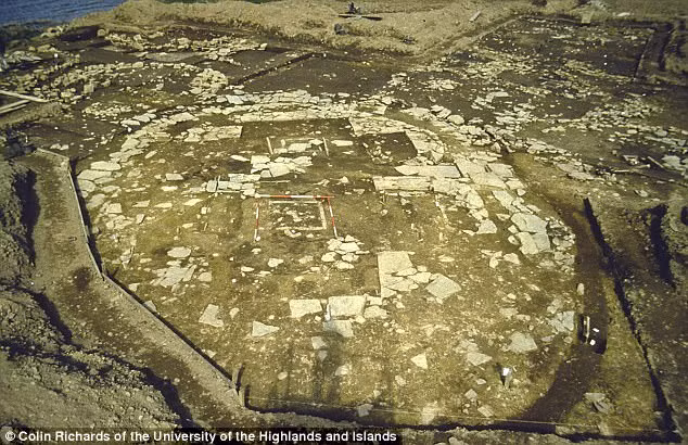 Đây là vòng tròn các cột đá dựng đứng được xây dựng để tổ chức các buổi tiệc cùng nhau khi có một dịp đặc biệt nào đó.