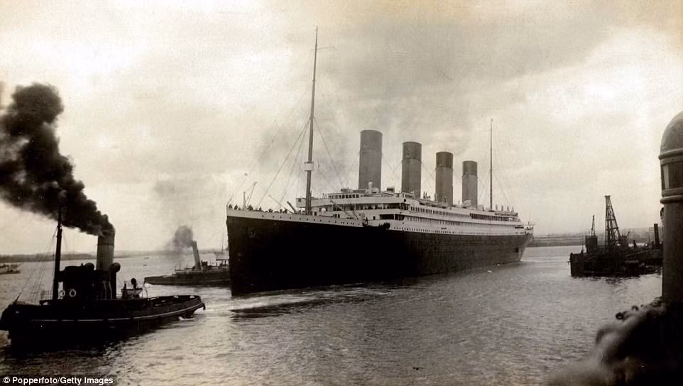 Theo một số tài liệu, trong số 2.224 người có mặt trên con tàu Titanic được cho là “không thể nào chìm”, chỉ có khoảng 700 người sống sót. 1.500 hành khách còn lại bị mắc kẹt trong khoang tàu đắm hoặc chết đuối dưới vùng biển Bắc Đại Tây Dương.