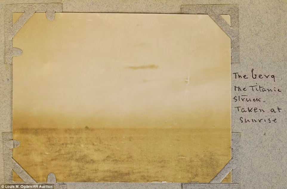 Bức ảnh này của ông Ogden chụp cho thấy tảng băng trôi ở phía xa - thủ phạm khiến tàu Titanic chìm.