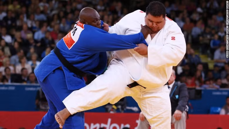 Blas Jr là vận động viên Judo nặng cân nhất trong lịch sử Thế vận hội Olumpic khi nặng 218 kg.