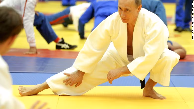 Tổng thống Nga Vladimir Putin có đai đen môn Judo. Ông được Liên đoàn Judo Quốc tế (IJF) phong đai bát (8) đẳng. Đây là đẳng cấp cao nhất và vinh dự nhất trong môn võ thuật danh tiếng này.
