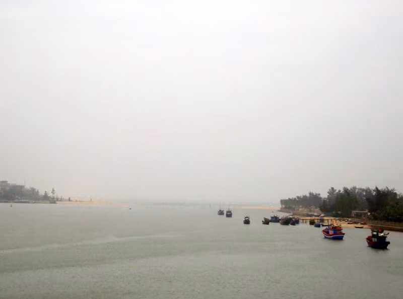 Sông Nhật Lệ cùng sông Gianh, Hoành Sơn, Đèo Ngang là những địa danh nổi tiếng của tỉnh Quảng Bình trong dòng chảy lịch sử, văn hoá của dân tộc Việt. Ảnh: Ngo Minh Truc.