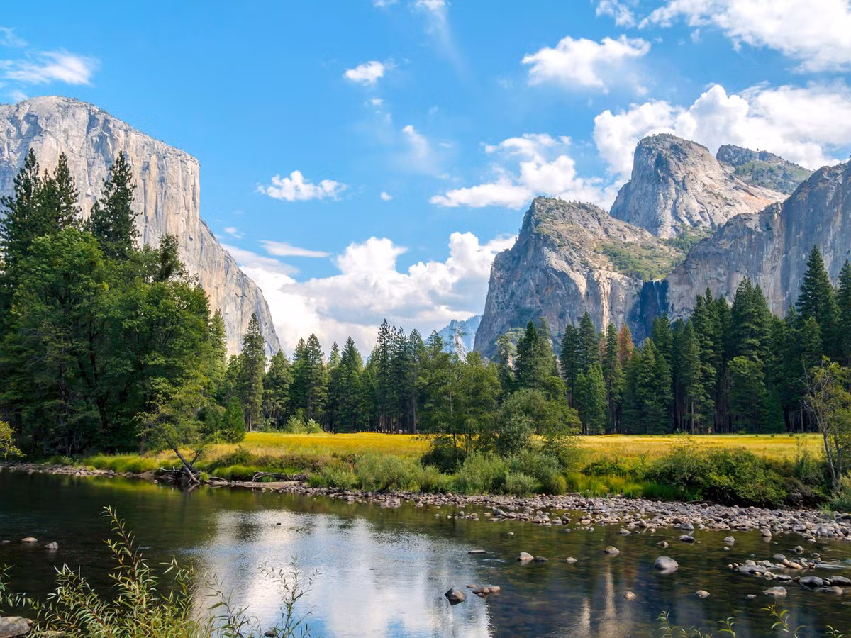 Vườn quốc gia Yosemite, California, Mỹ nổi tiếng với những thác nước tuyệt đẹp, những ngọn núi hoang sơ và các loài động vật hoang dã...