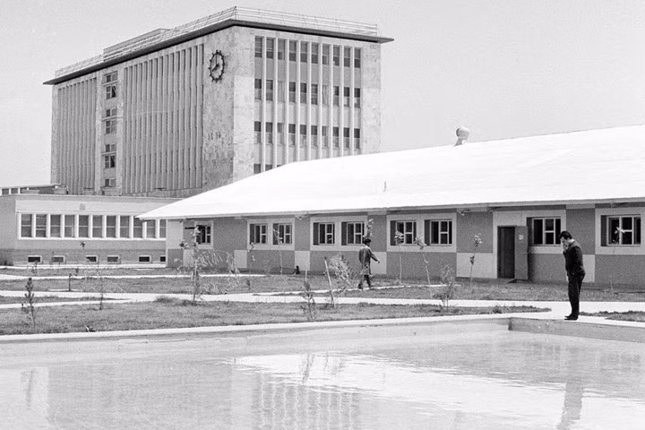 Nhà máy in của nhà nước ở Kabul, tháng 6/1966. Đa số máy móc nhập từ Tây Đức.
