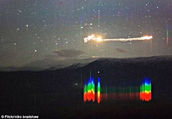 Kể từ những năm 1940 (có thể sớm hơn), xuất hiện một hiện tượng ánh sáng kỳ lạ ở thung lũng Hessdalen, Na Uy. Cụ thể, một dạng ánh sáng kỳ lạ màu trắng, màu vàng không rõ nguồn gốc và những vạch nổi cầu vồng trên mặt đất. Từ năm 1981 - 1984, những "ngọn đèn" bí ẩn này xuất hiện khoảng 20 lần mỗi tuần rồi sau đó giảm mạnh xuống tần số khoảng 10-20 lần/năm. Nhiều giả thuyết được đưa ra để lý giải sự việc này nhưng đều chưa được khoa học chứng minh.