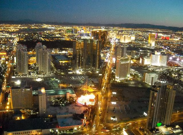 "Đại lộ sòng bạc" Las Vegas Strip là nơi sáng nhất trên Trái đất khi nhìn từ vũ trụ.