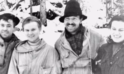 Hai trong số 10 người trong nhóm là phụ nữ. Đa số thành viên là sinh viên đến từ trường Bách khoa Ural.