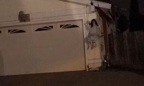 So "vai linh hon" voi phien ban “Em gai ma” truoc cua nha mua Halloween-Hinh-2