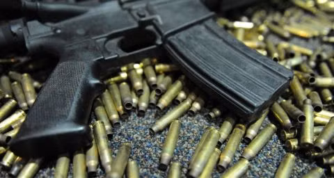 Theo thống kê, kể từ sau vụ xả súng tại Orlando ngày 12/6/2016 khiến 49 người thiệt mạng, người dân Mỹ đã trải qua 477 ngày đau thương khi xảy ra 521 vụ xả súng khiến gần 600 người thiệt mạng.