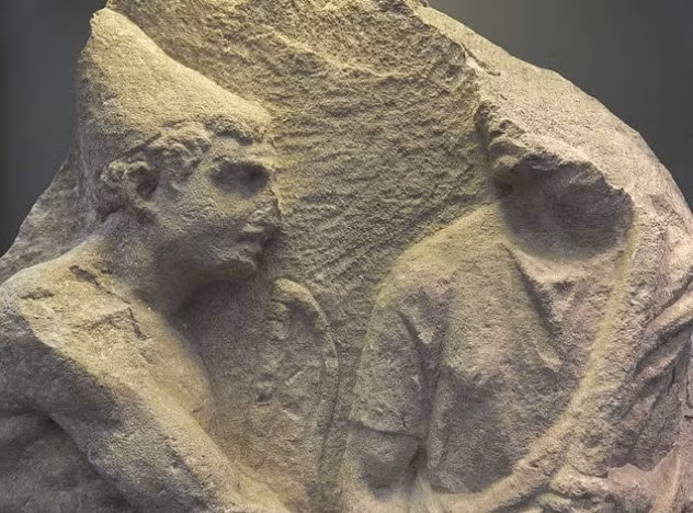 Người nô lệ cũng có thể giải phóng, đạt được sự tự do bằng tích cóp tài sản, trả một khoản tiền cho người chủ và được họ chấp nhận.