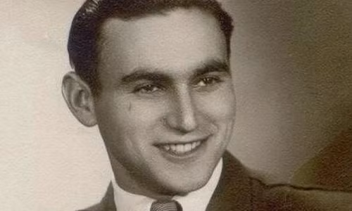 Rudolf Vrba, sinh ra ở Tiệp Khắc năm 1924, đã cung cấp những tài liệu đầu tiên về trại tập trung Auschwitz và tiết lộ sự thật kinh hoàng về chốn địa ngục trần gian này sau khi thực hiện kế hoạch đào tẩu ngoạn mục.