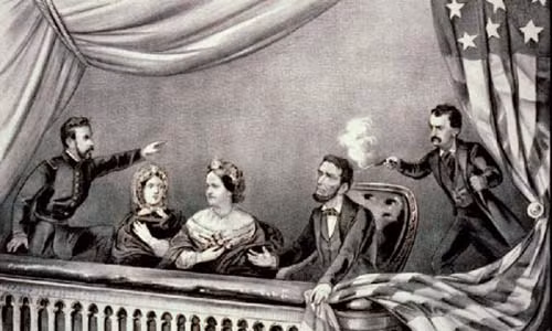 Trong đó, Tổng thống Mỹ Abraham Lincoln là ông chủ Nhà Trắng đầu tiên trong lịch sử xứ sở cờ hoa bị ám sát dẫn đến mất mạng. Tổng thống Lincoln bị John Wilkes Booth bắn chết tại nhà hát Ford ngày 15/4/1865.