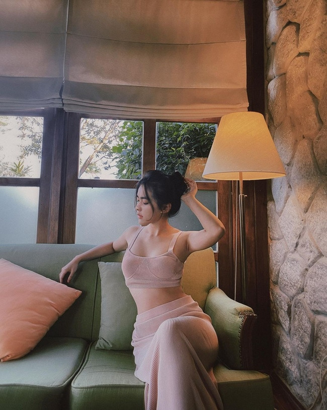 Trong một bài phỏng vấn, cô có chia sẻ khi rảnh mình sẽ đi tập gym hoặc đọc sách. Không phải vô cớ khi Hồ Thiên Trang vẫn được người ta nhớ đến trong dàn hot girl 2k xinh đẹp.