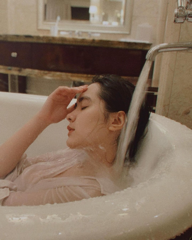 Sau kỳ thi THPTQG, Hồ Thiên Trang đã đỗ Học viên Báo chí &amp; Tuyên truyền nhưng sau đó cô đã chuyển hướng.