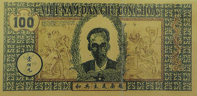 Mặt trước của giấy bạc là hình ảnh Bác Hồ, bên cạnh là những bông lúa và người nông dân đang chăm chỉ làm việc làm khung nền mờ phía sau, thể hiện khao khát cuộc sống tự do, ấm no, hạnh phúc...