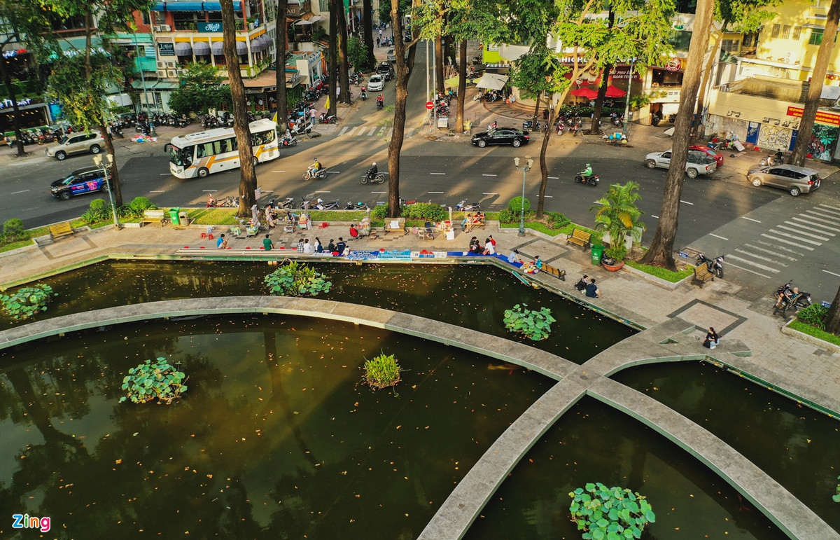 Hồ Con Rùa được xây dựng trong khoảng thời gian từ 1965-1967 do kiến trúc sư Nguyễn Kỳ thiết kế và đảm nhiệm thi công.