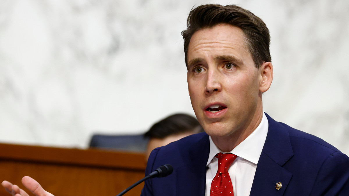 Trong khoảng thời gian từ năm 2008 đến 2011, Hawley làm luật sư cho Công ty Hogan Lovells ở thủ đô Washington, Mỹ. Năm 2011, ông chuyển về Missouri và trở thành Phó giáo sư giảng dạy tại trường Luật thuộc Đại học Missouri. Ảnh: CDT. 