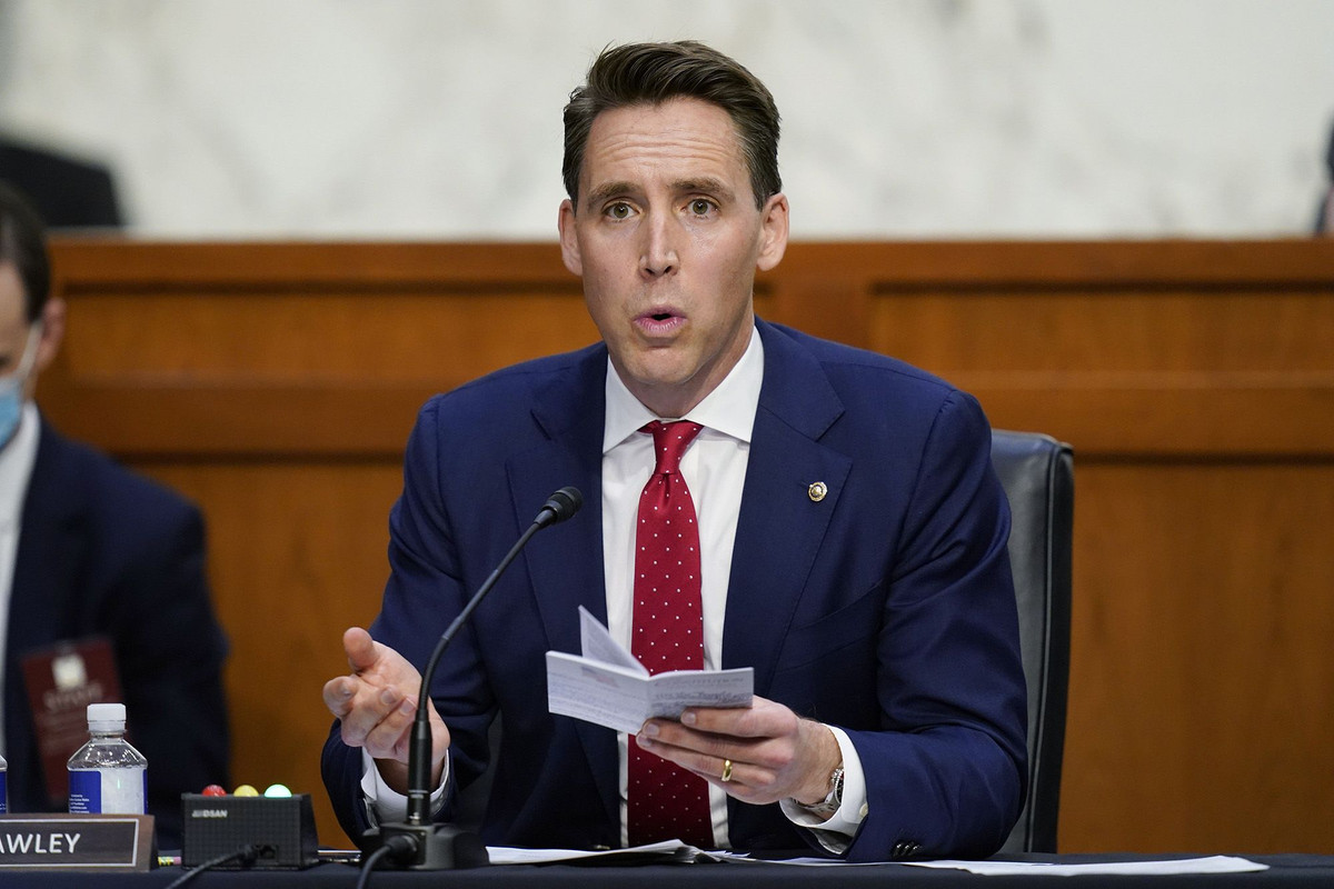 Ông Josh Hawley tốt nghiệp cử nhân ngành Lịch sử của trường Đại học Stanford vào năm 2002. Ảnh: NYP.