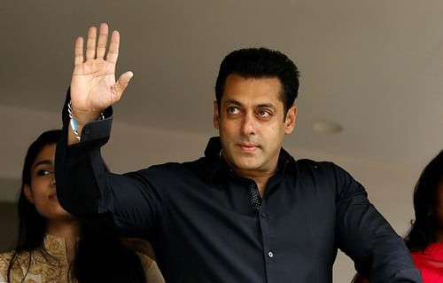 Salman Khan, nam diễn viên sinh năm 1965, là người đàn ông điển trai nhất Ấn Độ.