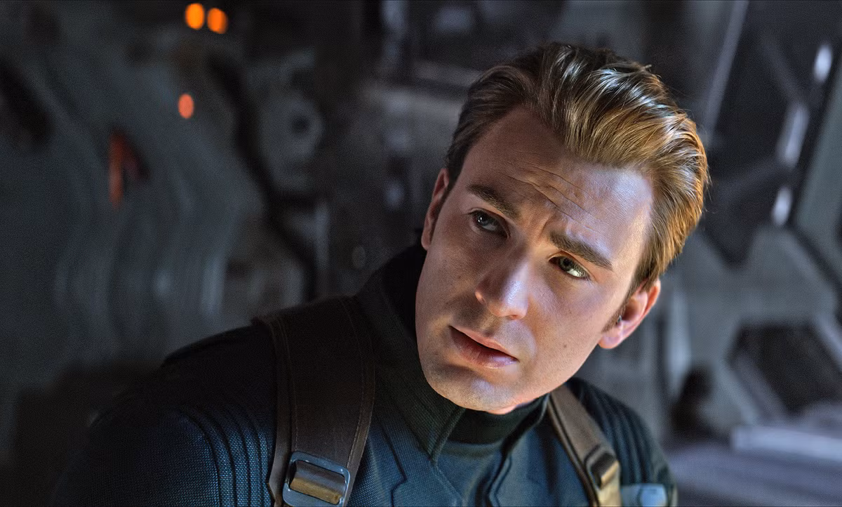 Chris Evans, diễn viên người Mỹ 39 tuổi, nằm trong danh sách những người đẹp trai nhất hành tinh năm 2020. Anh là một trong những nam diễn viên nổi tiếng nhất và có thu nhập cao nhất Hollywood.