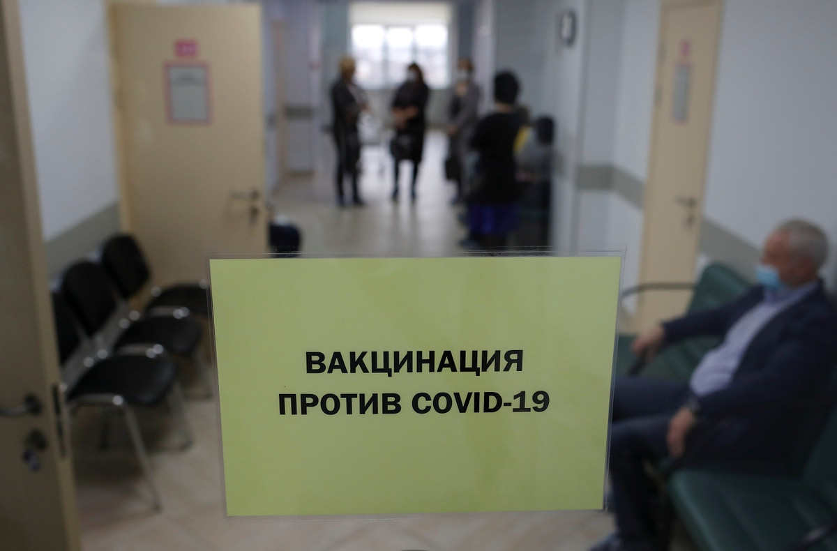 Ben trong noi tiem vaccine Covid-19 dai tra dau tien tren the gioi-Hinh-7