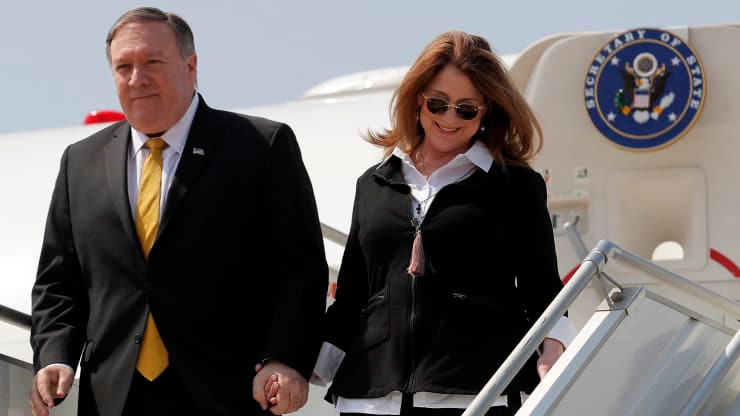 Điều ít biết về phu nhân Ngoại trưởng Mỹ có thể đã mắc COVID-19 Dieu it biet ve phu nhan Ngoai truong My co the da mac COVID-19