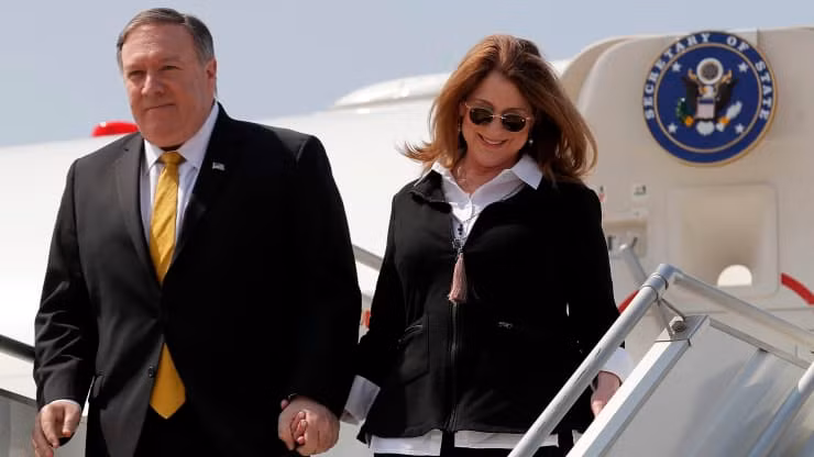 Dieu it biet ve phu nhan Ngoai truong My co the da mac COVID-19