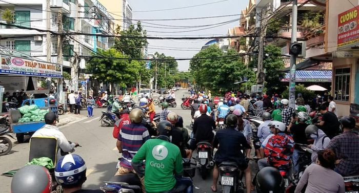 Lo ngai tinh trang dan tu xu ly cac hanh vi bat binh thay co quan chuc nang-Hinh-2