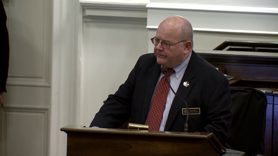 Chan dung tan Chu tich Ha vien bang My vua qua doi vi COVID-19-Hinh-5