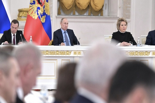 Ong Putin ky luat cuu tong thong thanh thuong nghi si suot doi