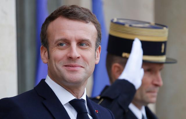“Hôm nay (24/12), Tổng thống Emmanuel Macron không còn các triệu chứng của COVID-19. Trong thời gian bị bệnh, ông ấy vẫn theo dõi các sự kiện thời sự chính của đất nước, tổ chức các cuộc họp nội các và các cuộc họp khác theo kế hoạch", Điện Elysee cho hay. Ảnh: Reuters.