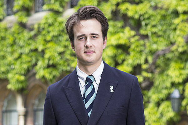 “Farquharson gặp một số vấn đề liên quan đến thị thực nên chúng tôi đã mời cậu ấy ở lại cùng gia đình. Ban đầu, tôi không thích bạn trai của con gái mình ngay đâu, nhưng Farquharson là một chàng trai tốt”, ông Obama cho biết. Ảnh: AA.