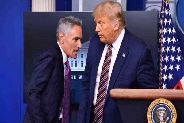 Co van chong dich COVID-19 cua Tong thong Trump tu chuc