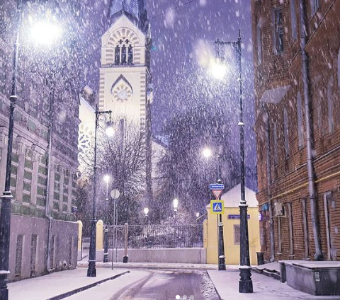 Theo Russia Beyond, trong tháng cuối cùng của năm 2020, nhiều khu vực của nước Nga bị băng tuyết bao phủ.