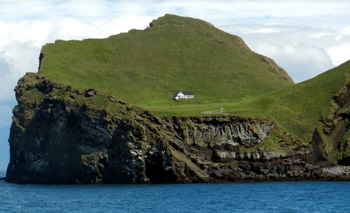 Tuy nhiên, cách đây khoảng 300 năm đã có người dân sinh sống trên đảo Elliðaey. Ảnh: ER.
