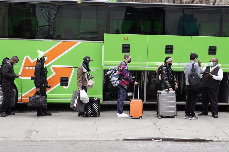 Một số chuyên gia lo ngại viễn cảnh tồi tệ nhất vẫn chưa xảy ra, khi tình hình dịch COVID-19 tại Mỹ có nguy cơ tiếp tục bị đẩy lên mức nguy hiểm hơn vào hai tuần tới, bởi hàng triệu người đã di chuyển và tụ tập đông người, phớt lờ hướng dẫn y tế trong dịp lễ Tạ ơn.