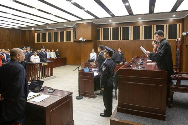 Trung Quoc tu hinh ke dam chet 2 hoc sinh tieu hoc