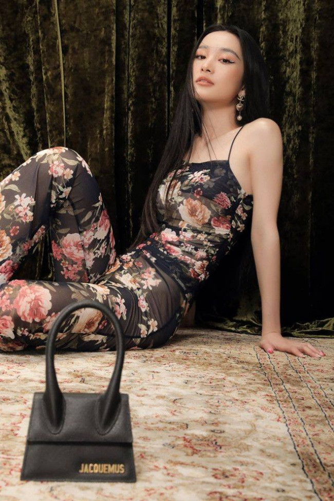 Những vị trí cơ thể nhạy cảm được may 2 lớp hoặc sử dụng miếng dán ngực để người mặc an toàn nhất.