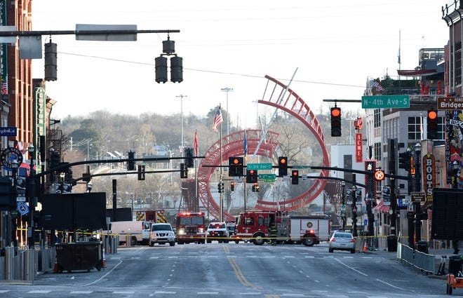 Ông Cooper thông báo khu vực trung tâm cần được phong tỏa để điều tra thêm để đảm bảo tình hình "hoàn toàn an toàn". Tuy nhiên, vị thị trưởng không nói thời gian kết thúc phong tỏa. Ảnh: Tennessean