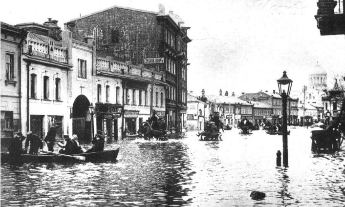 Vào ngày đầu tiên của Lễ Phục sinh năm đó, Moscow chìm trong bóng tối khi một nhà máy điện bị ngập.