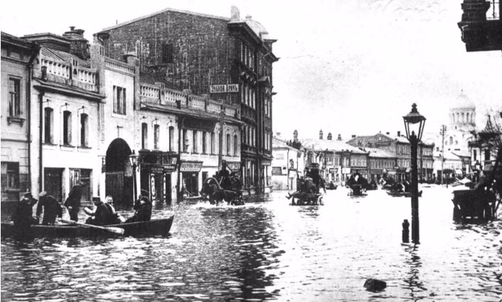 Vào ngày đầu tiên của Lễ Phục sinh năm đó, Moscow chìm trong bóng tối khi một nhà máy điện bị ngập.