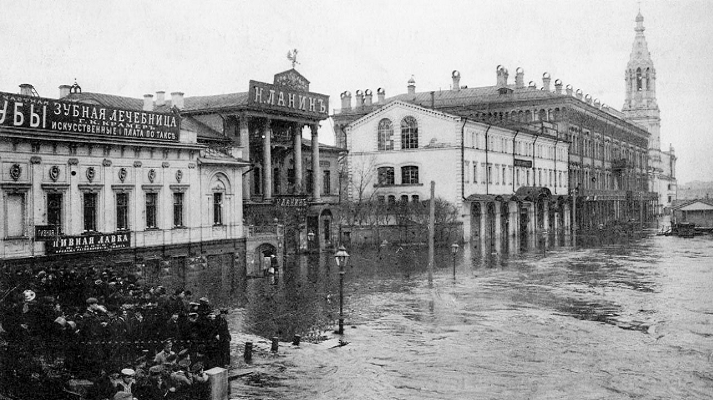 Đường phố ở thủ đô Moscow biến thành sông năm 1908.