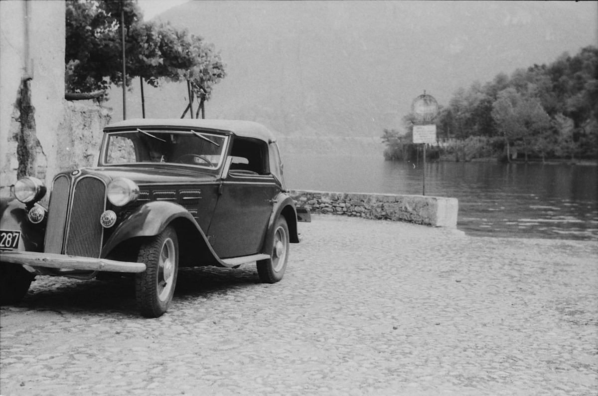 Cũng có thể, câu chuyện thật đằng sau các bức ảnh không vui như trên hình. Vẫn có khía cạnh buồn: đây là lần đầu tiên sau 70 năm các bức ảnh dù khá đẹp này được thấy ánh sáng ban ngày. Ông Fagan không khỏi thắc mắc vì sao cuộn phim bị bỏ quên trong nhiều năm như vậy. Ông cũng ái ngại có thể ảnh sẽ gợi lại câu chuyện buồn mà người trong cuộc không muốn nhắc tới.