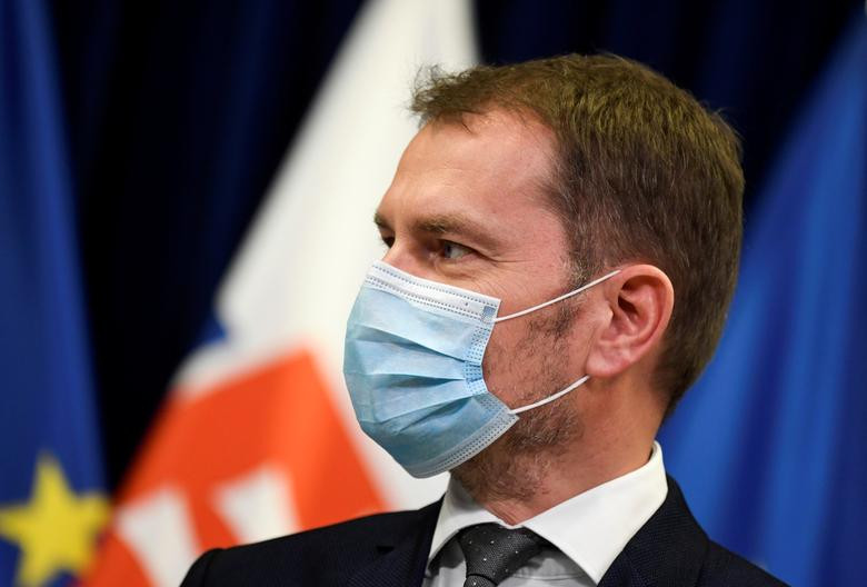 Truyền thông Slovakia cho hay chính phủ nước này đã kêu gọi tất cả bộ trưởng và lãnh đạo bang xét nghiệm sau khi Thủ tướng Igor Matovic mắc COVID-19. Được biết, Phó Thủ tướng Veronika Remisova và Bộ trưởng Quốc phòng Jaroslav Nad sau đó thông báo họ cũng nhiễm virus SARS-CoV-2. Ảnh: Reuters.