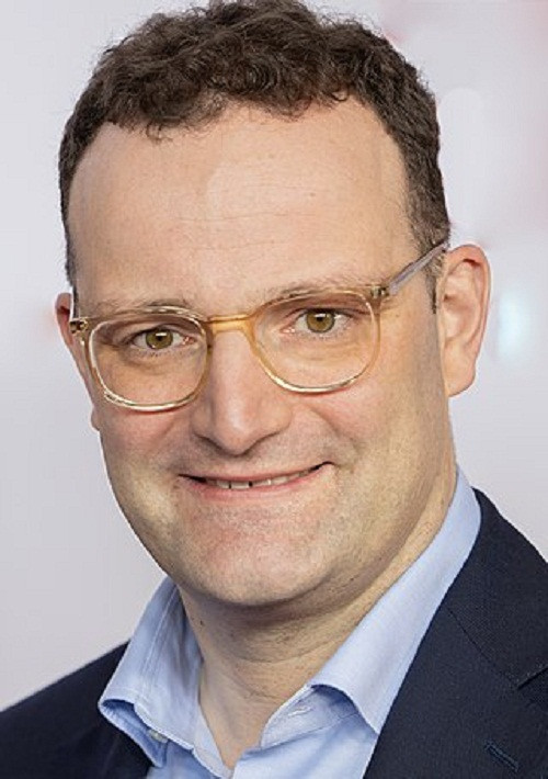 Khi Thủ tướng Angela Merkel thông báo không tái tranh cử vị trí lãnh đạo CDU vào năm 2018, Spahn đã tuyên bố ý định ứng cử làm người kế nhiệm vào tháng 12/2018. Cuối cùng, ông đã bị loại trong vòng bỏ phiếu đầu tiên; thay vào đó, vị trí này thuộc về bà Annegret Kramp-Karrenbauer. Sau quyết định từ chức của Kramp-Karrenbauer vào tháng 2/2020, ông Spahn khẳng định sẽ không tranh cử vào vị trí lãnh đạo của đảng này mà chuyển sang ủng hộ ứng cử viên Armin Laschet. Ảnh: Wikipedia.