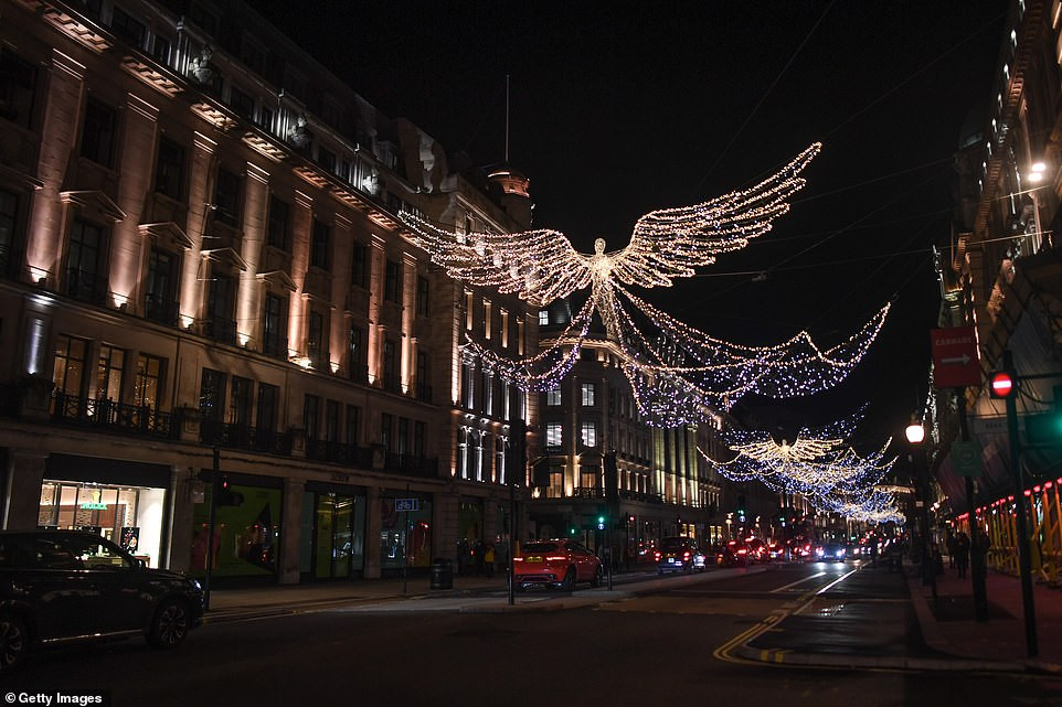 Theo New York Times, các quy định phong tỏa, có hiệu lực từ ngày 20/12, là những biện pháp nghiêm ngặt nhất được Chính phủ Anh áp dụng kể từ khi đặt ra lệnh phong tỏa toàn quốc từ tháng 3.